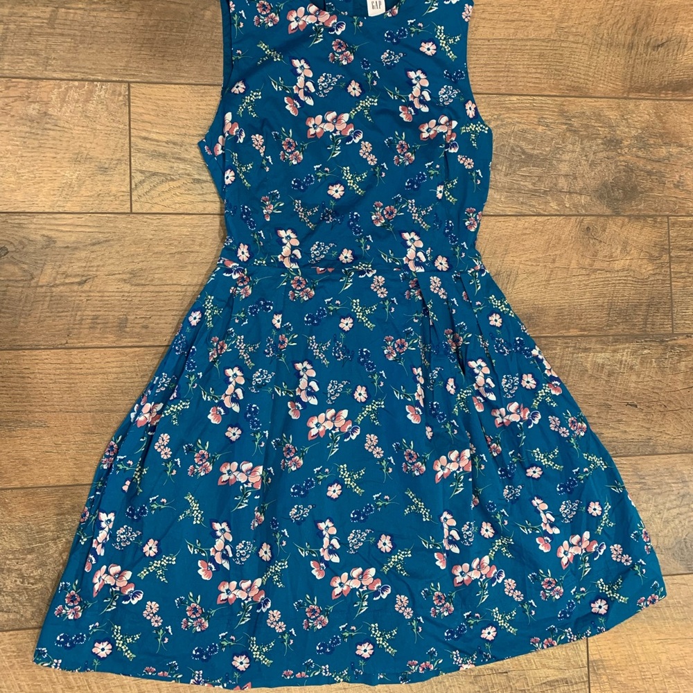 Gap sleeveless dress with pockets